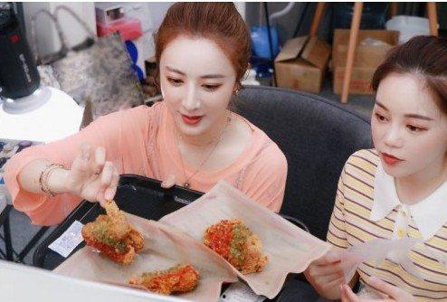 围炉吃瓜直播间,揭秘网络红人的幕后故事