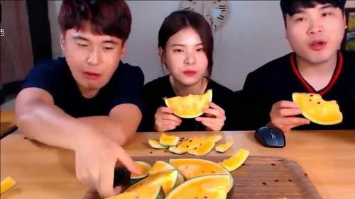 吃瓜 兄妹,揭秘娱乐圈背后的甜蜜与苦涩