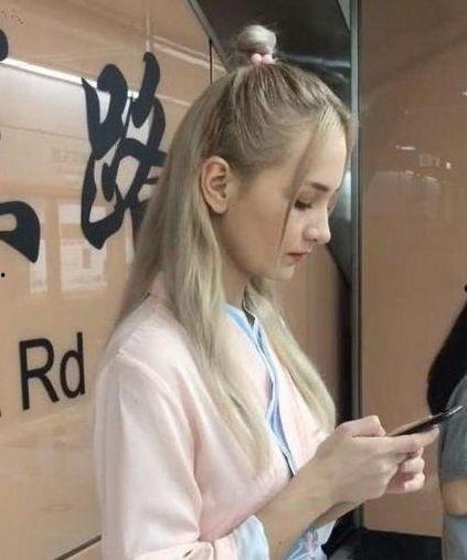 汉服吃瓜小姐姐,吃瓜小姐姐的时尚演绎