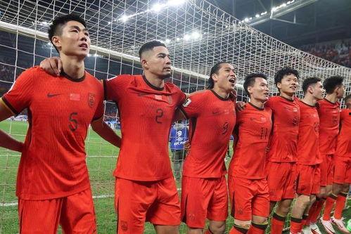 国足比赛吃瓜,一场比赛，吃瓜群众的热议盛宴