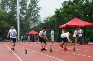 师大操场吃瓜,夏日吃瓜盛宴，共享悠闲时光