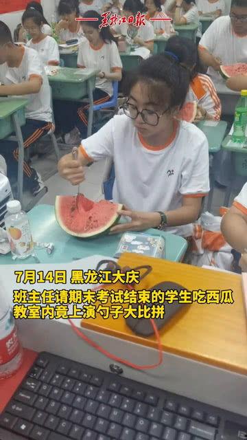 学校吃瓜在教室,揭秘校园生活新热点